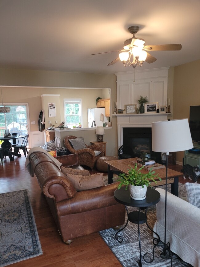 Building Photo - 4007 Edgecomb Dr
