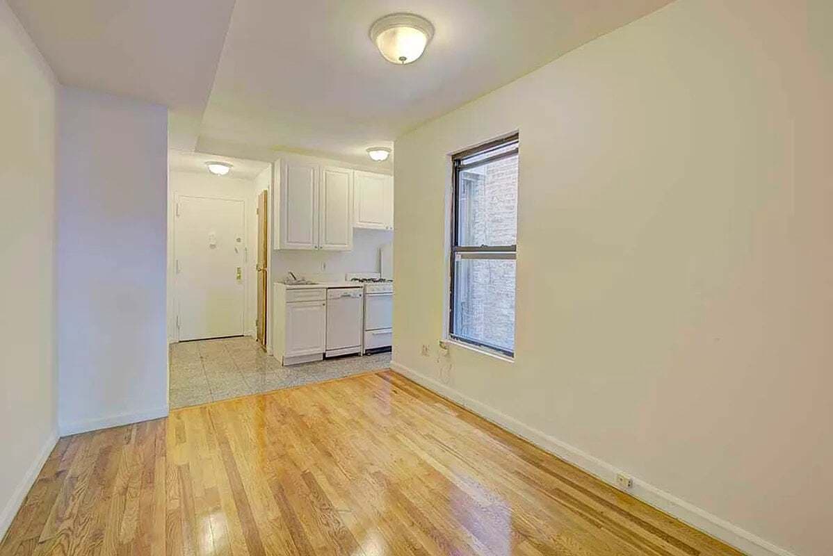 Building Photo - 7 Carmine St