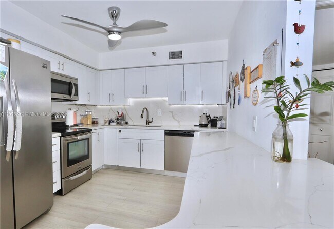 Foto del edificio - 3530 Mystic Pointe Dr