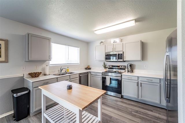 Foto del edificio - 9844 Sparrow Hawk Ln