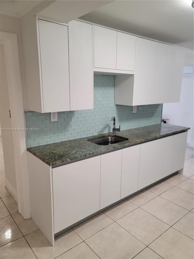 Foto del edificio - 651 SW 66th Ave