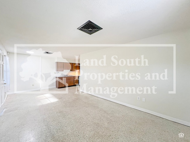 Building Photo - 2336 Broadway St