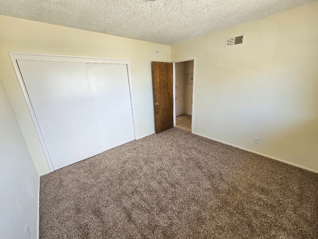 Building Photo - 633 Pasadena Trail