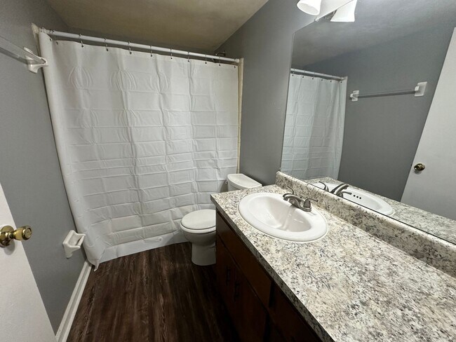 Foto del edificio - Downstairs unit near TMH w/ NO CARPET!!!