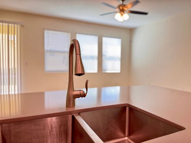 Building Photo - 3 Bedroom, 2.5 Bath East Orlando Townhome in Desirable Econ Trails!