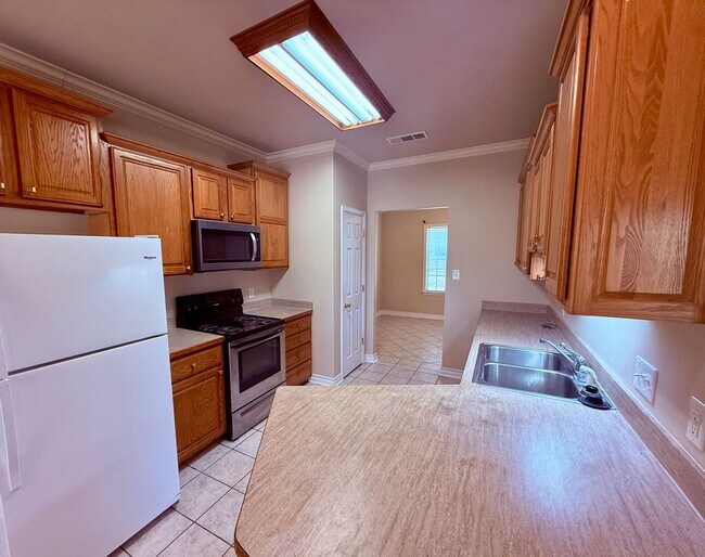 Building Photo - 587 Long Beach Dr