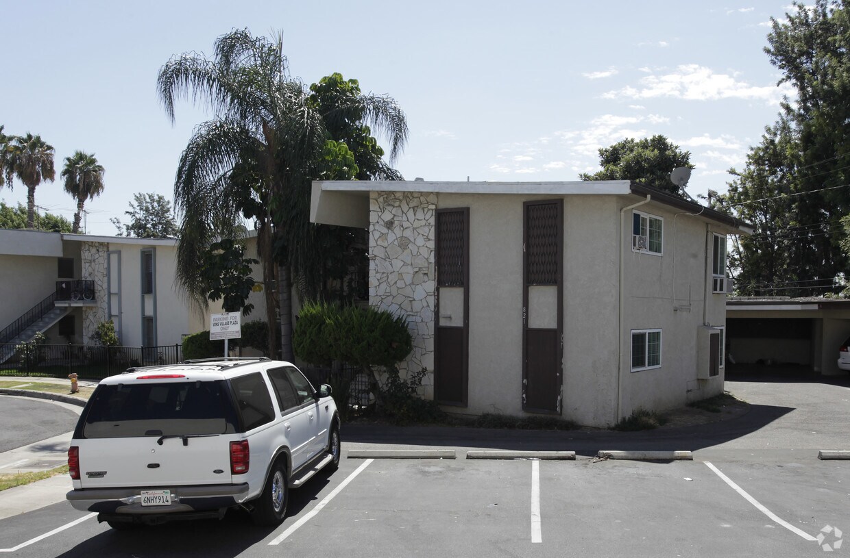 Building Photo - 821 Corto Way