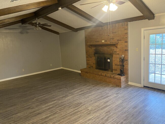 Building Photo - 112 Sharlotte Dr