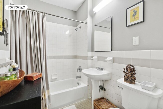 Building Photo - 303 Columbia St