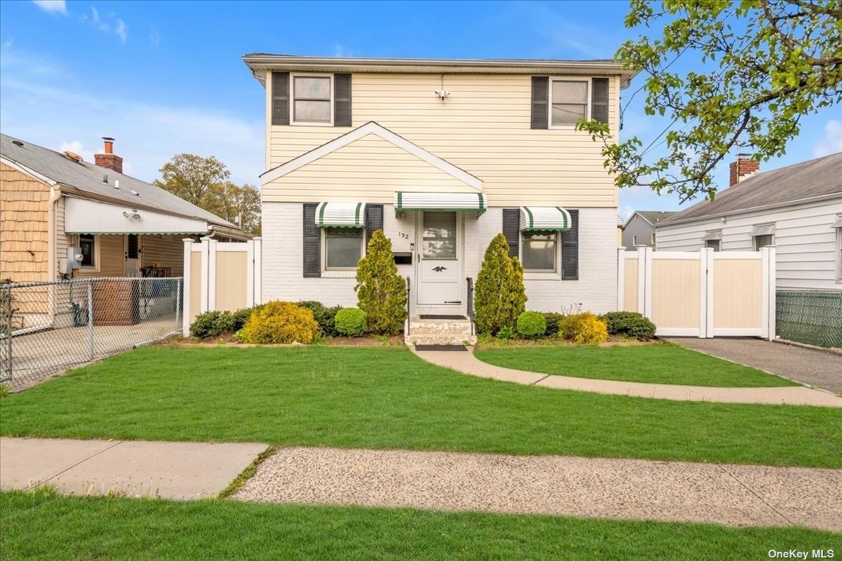 132 Carle Rd, Westbury, NY 11590 House Rental in Westbury, NY