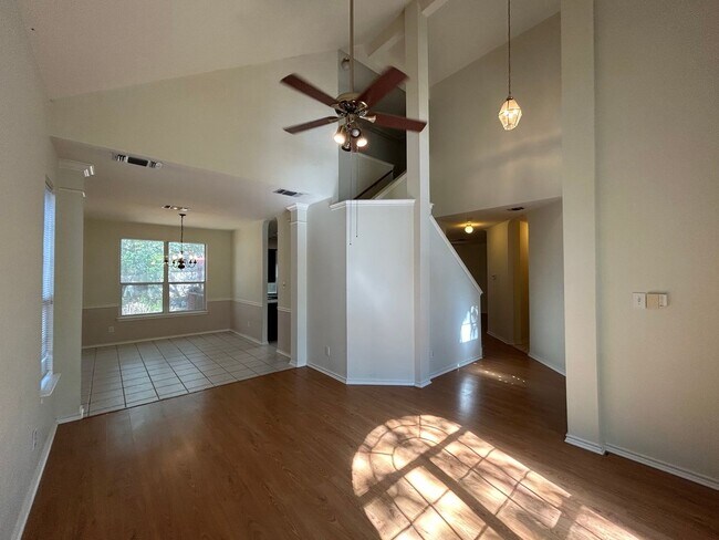 Building Photo - APPLICATION RECEIVED - **MOVE - IN SPECIAL...