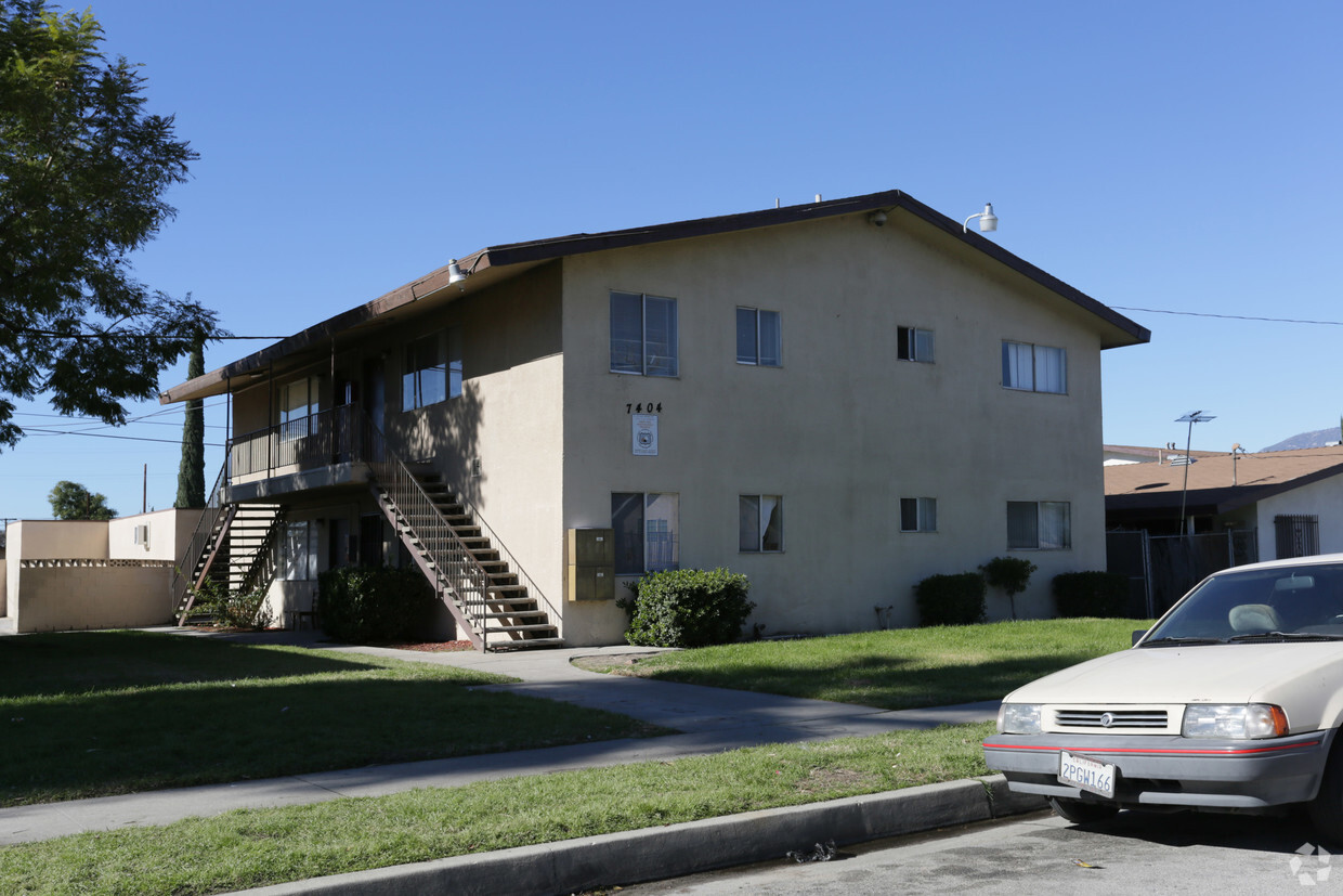 Primary Photo - Elm Street Apartments