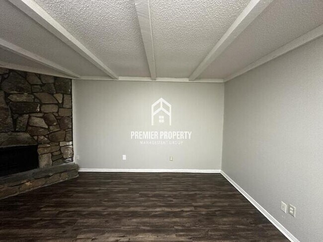 Foto del edificio - 5722 Woodbourne Ct