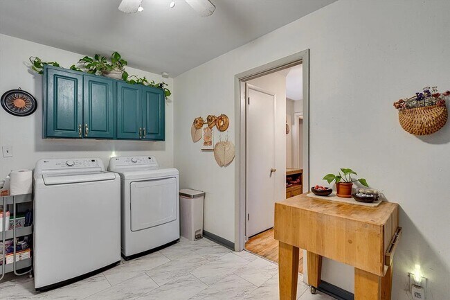 Building Photo - 3820 Altamira Dr