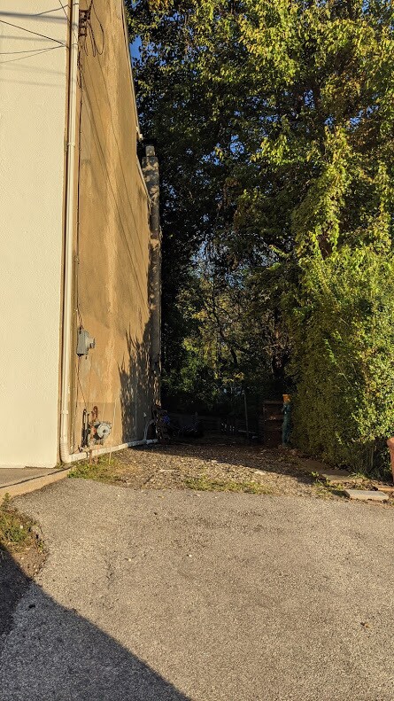 Driveway with off street parking - 234 Conshohocken Rd