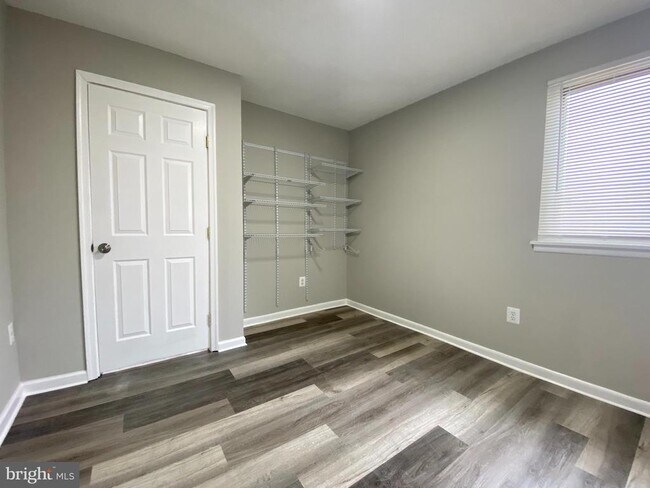 Foto del edificio - 7191 Cypress Ct