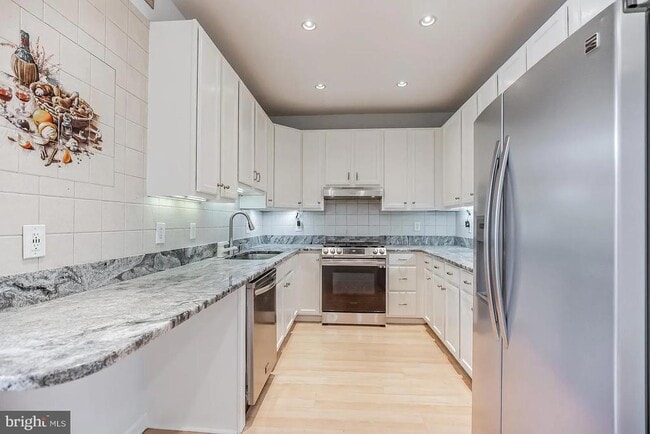 Building Photo - 1053 Chanticleer Dr