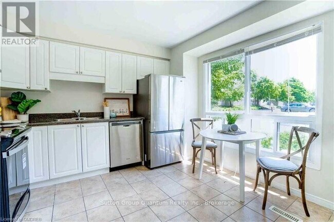 Photo du bâtiment - 35 Waterman Ave