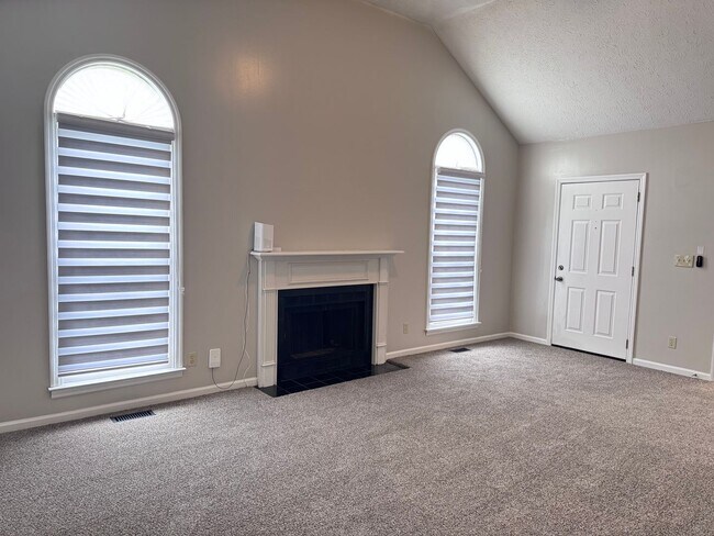 Foto del edificio - Super convenient location! Quick access to I-24 Exit 11!