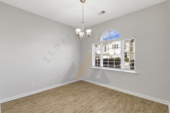 Building Photo - 206 Plumgrass Way