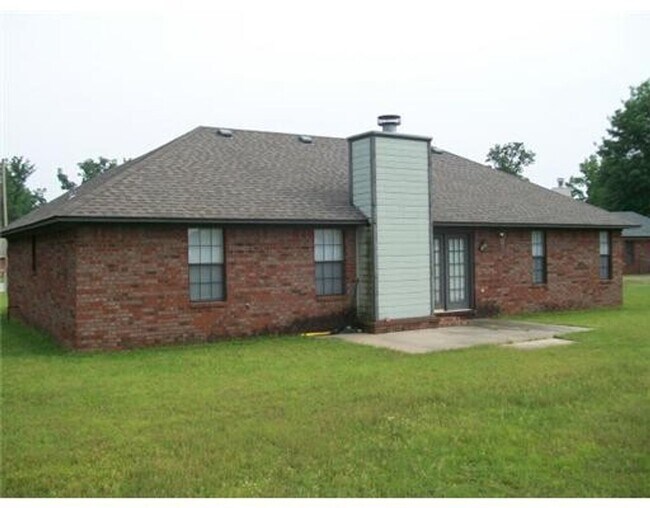 Building Photo - 1806 Oakview Dr