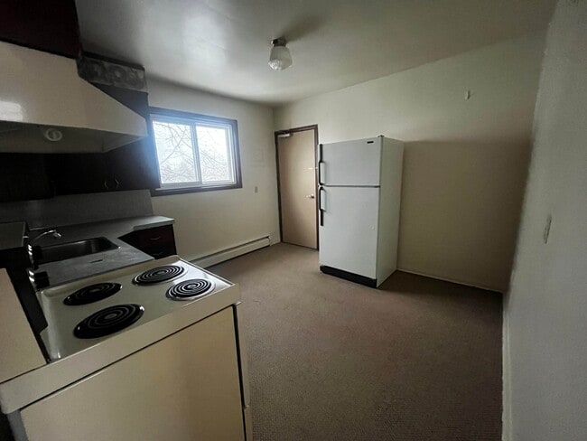 Building Photo - 465 Broadway St