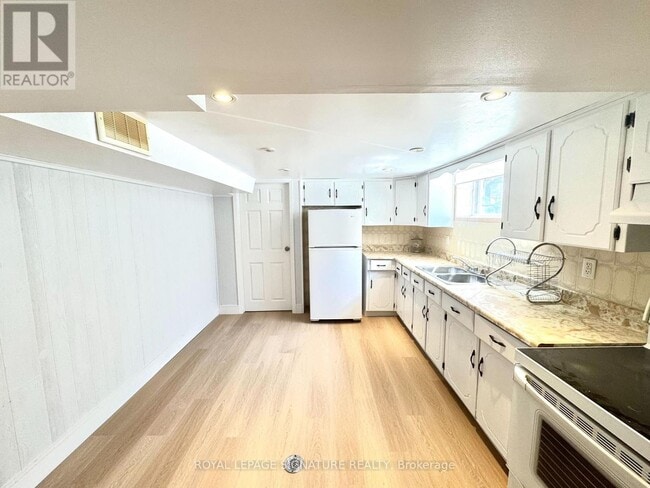 Building Photo - 36 Ashmore Ave