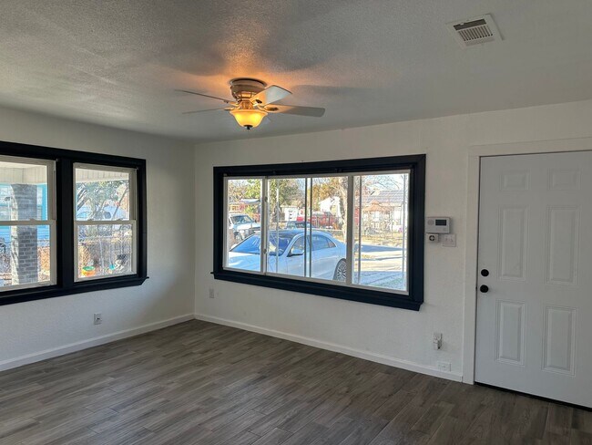 Building Photo - 508 Brook Dr