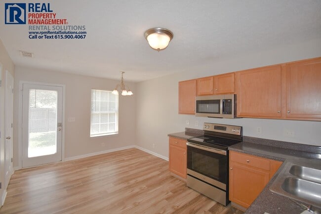 Building Photo - *PENDING* Adorable 3 bd 2 ba home off of S...