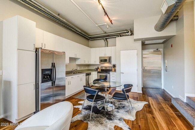 Foto del edificio - 7301 E 3rd Ave