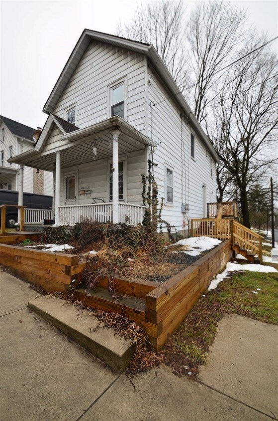 Primary Photo - 121 Prospect St
