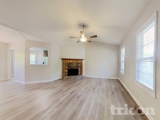 Foto del edificio - 15 Woodwind Dr