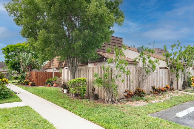 Building Photo - 4135 Palm Bay Cir
