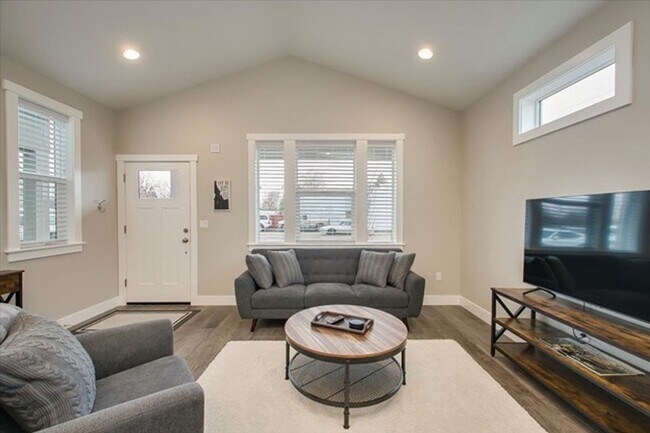 Foto del edificio - Stunning newer home in a great Boise location
