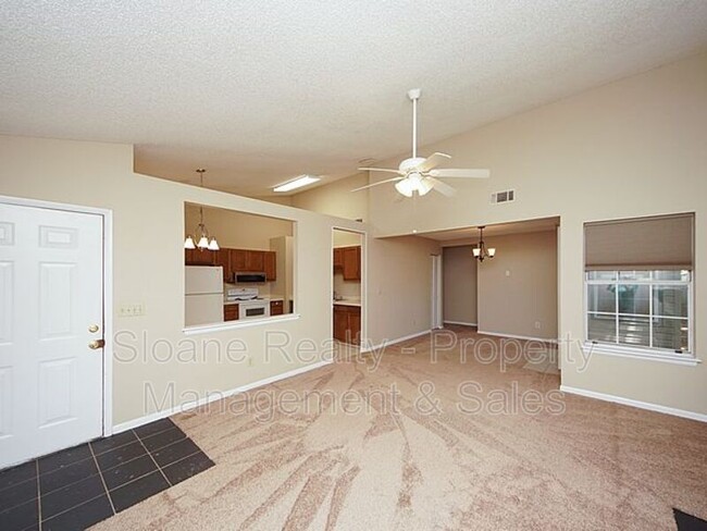 Foto del edificio - 1022 Oakcrest Dr