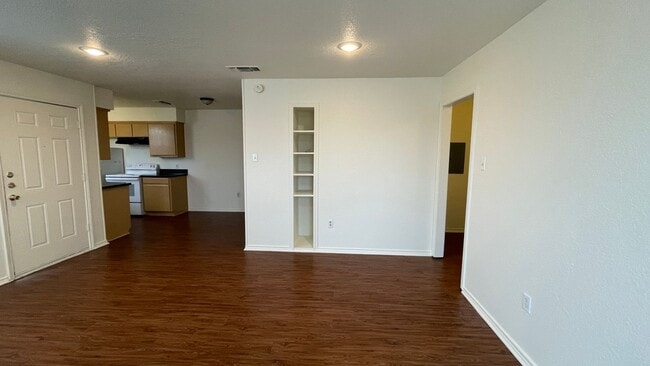 Foto del edificio - Nice Four plex unit upstairs in Irving.