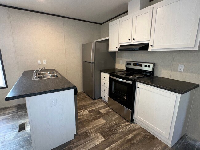 Building Photo - 2773 Laurel Cir