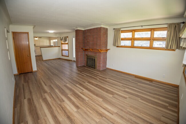 Foto del edificio - 2401 Willow Dr