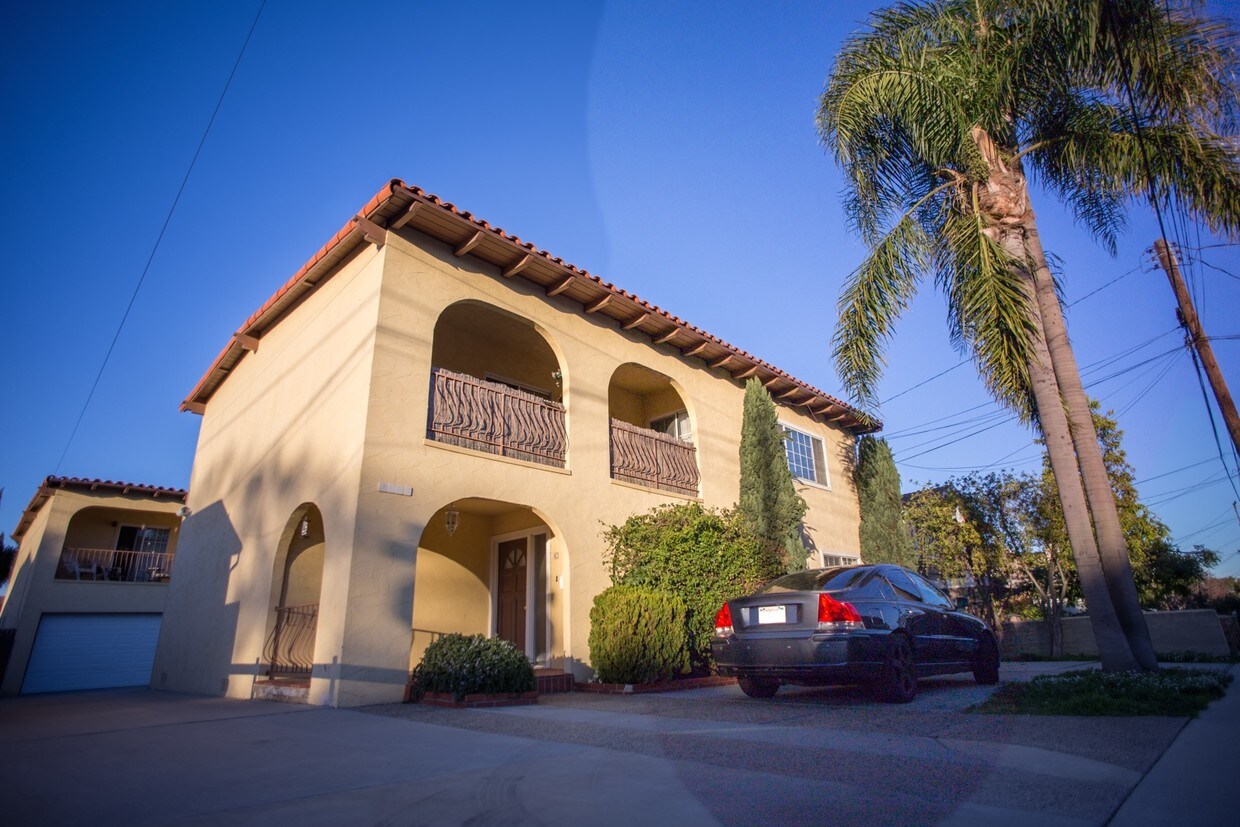 Foto principal - 2103 Robinson St