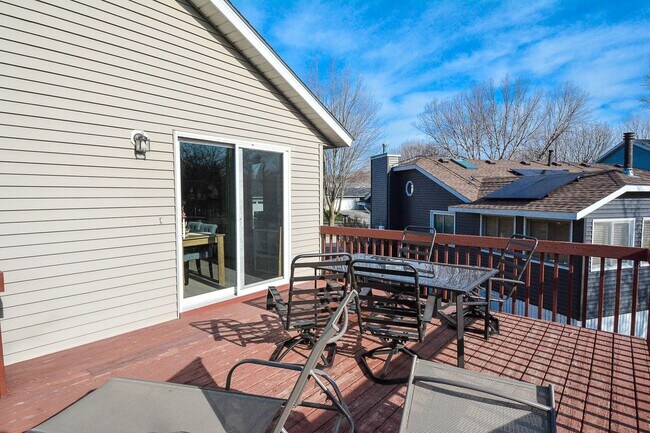 Foto del edificio - Bright 4BR on Corner Lot in SW Rochester