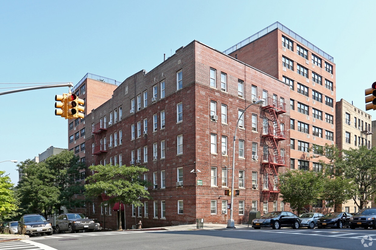 Primary Photo - 240 Seaman Ave