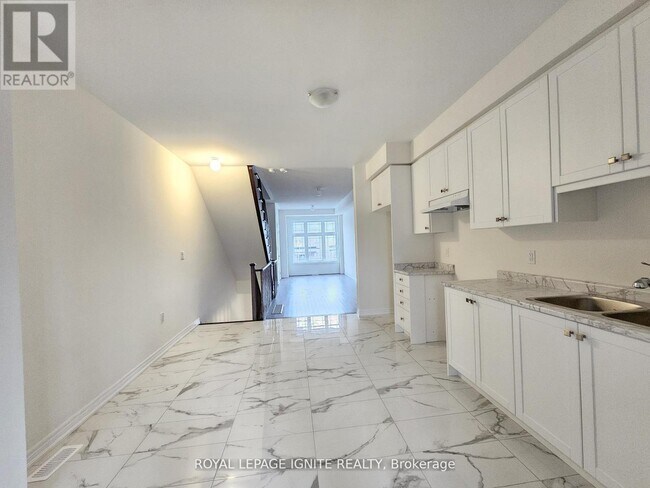 Building Photo - 919 Crowsnest Holw