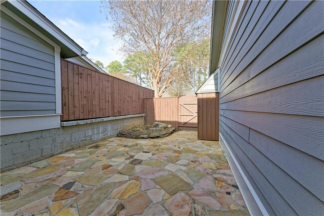 Building Photo - 4943 Meadow Ln