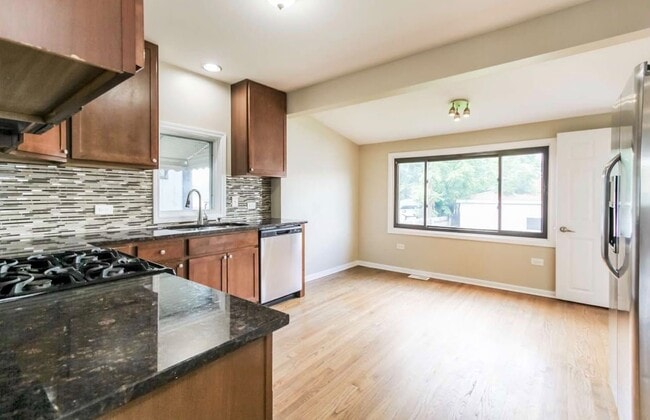 Foto del edificio - 2418 N 75th Ct