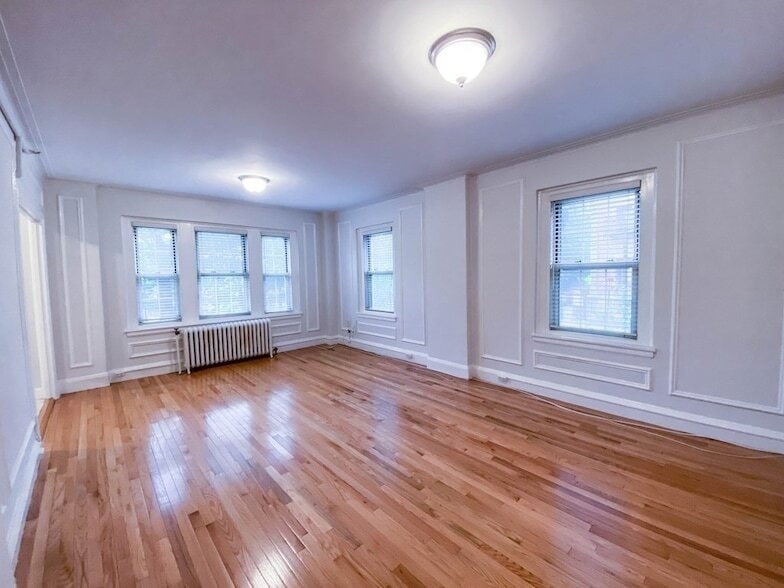 Primary Photo - 1454 Beacon St