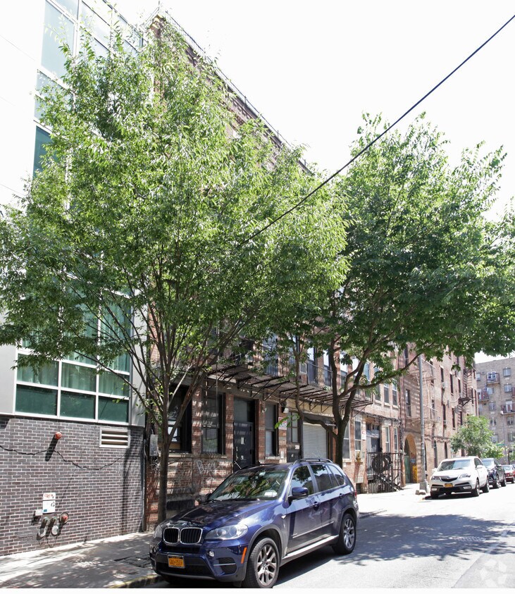 Foto del edificio - 14 Dunham Pl