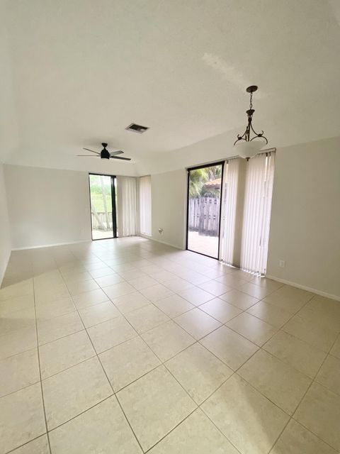 Foto del edificio - 5859 Fox Hollow Dr