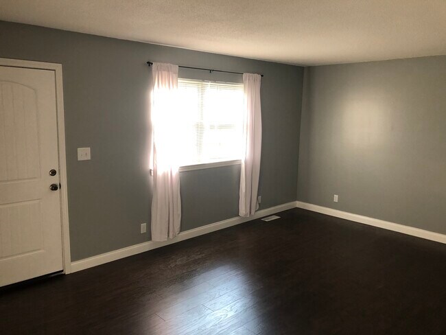 Foto del edificio - 3331 Gundy Dr