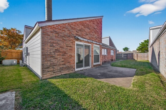 Building Photo - 11535 Bellspring Dr