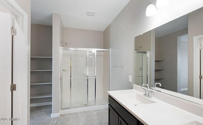 Foto del edificio - 10622 S 52nd Ln